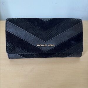 Michael Kors Fulton Flap Black Chevron Wallet